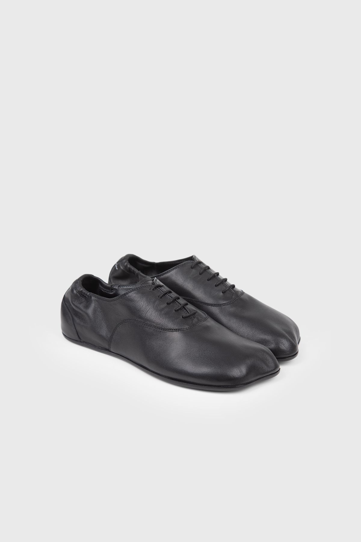 LACE-UPS (BLACK)